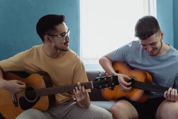Où prendre des cours de guitare à Nancy et au-delà